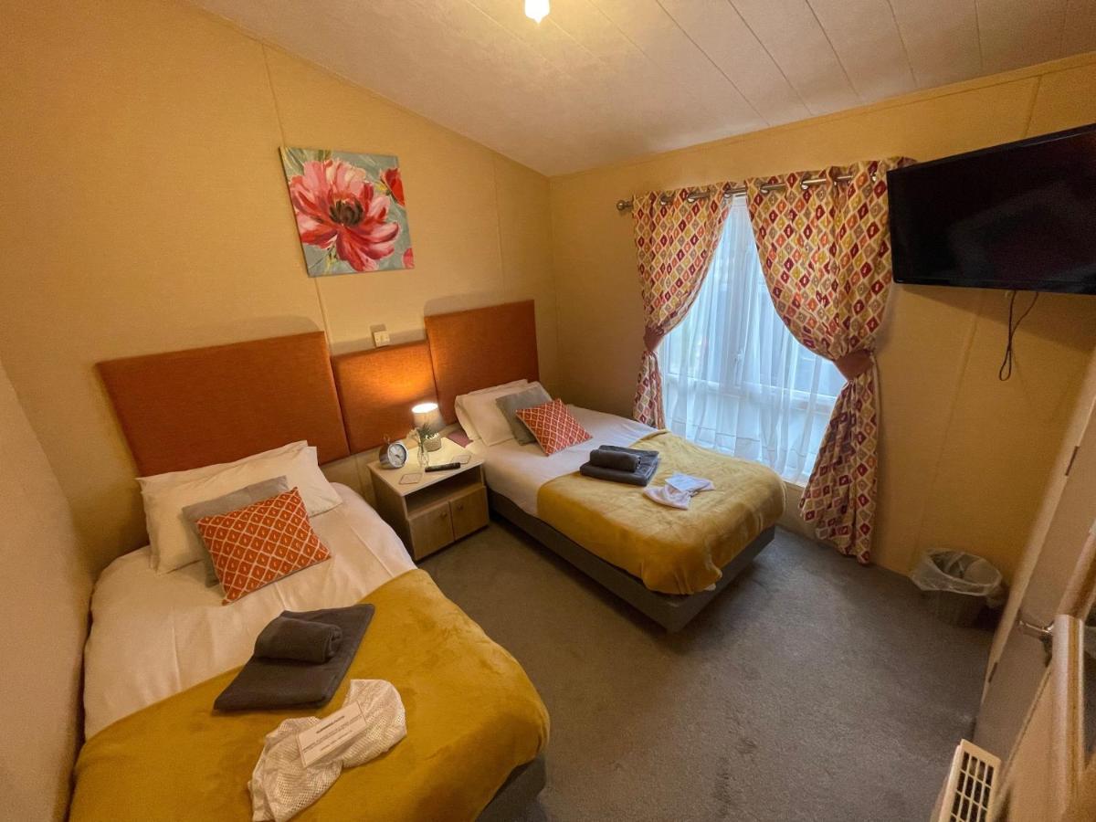 Luxury Lakeside Lodge L2 With Hot Tub Situated At Tattershall Lakes Country Park מראה חיצוני תמונה